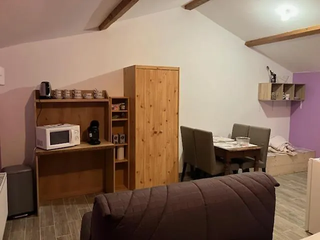 Homestay Un Petit Coin De Campagne Apartment L'Abergement-de-Varey France